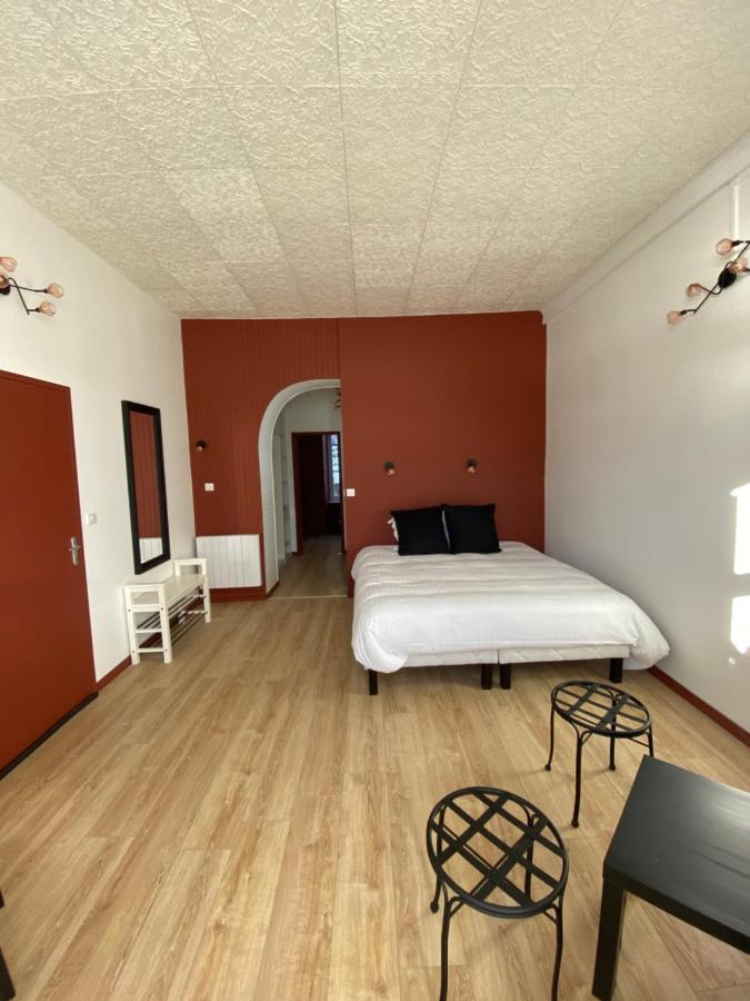 Hotel La Bonne Hotesse ชามบูง-ซัวร์-แลค ภายนอก รูปภาพ