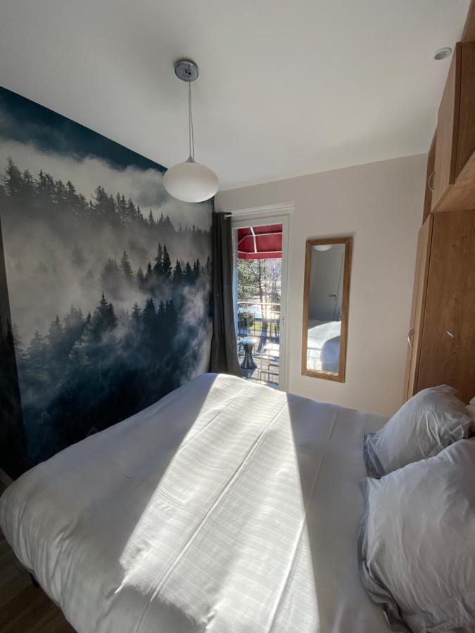 Hotel La Bonne Hotesse ชามบูง-ซัวร์-แลค ภายนอก รูปภาพ