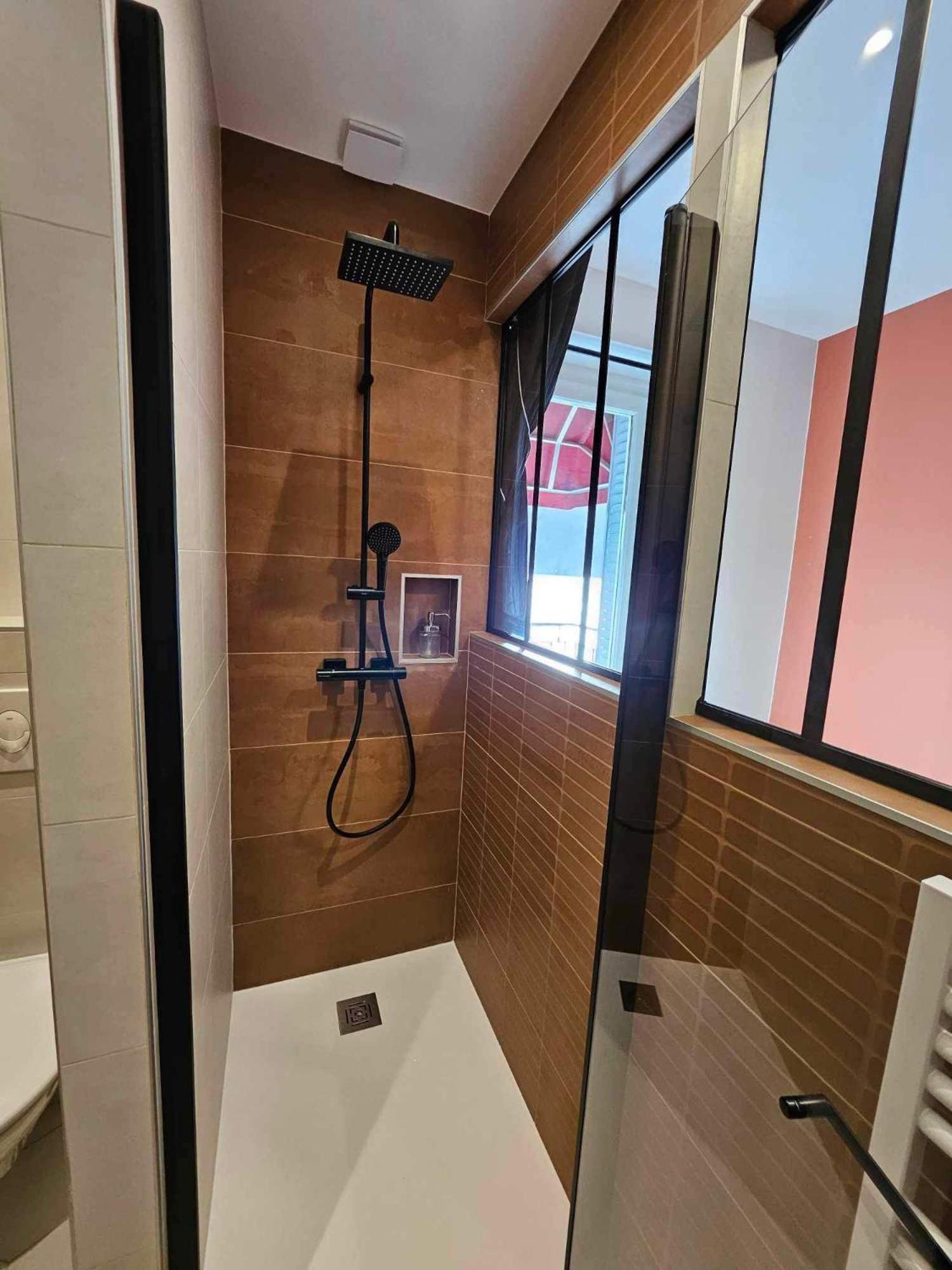 Hotel La Bonne Hotesse ชามบูง-ซัวร์-แลค ภายนอก รูปภาพ
