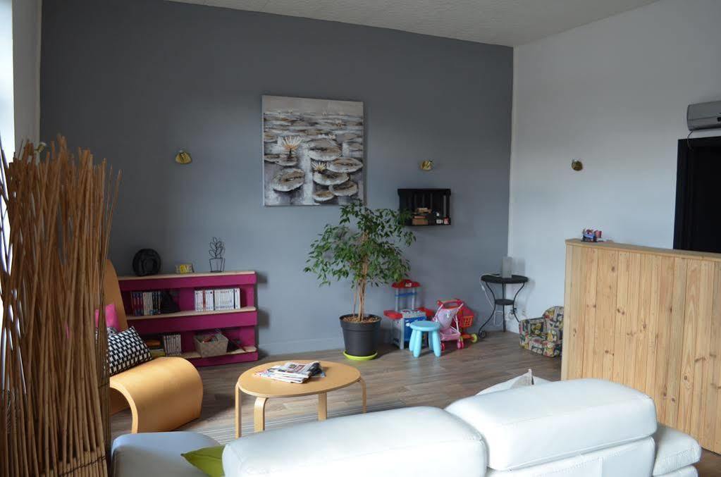 Hotel La Bonne Hotesse ชามบูง-ซัวร์-แลค ภายนอก รูปภาพ